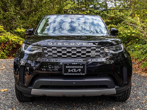 Used 2024 Land Rover Discovery S image 2