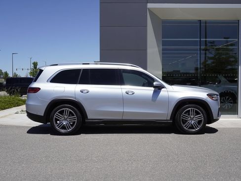 Used 2025 Mercedes-Benz GLS 450 4MATIC image 7
