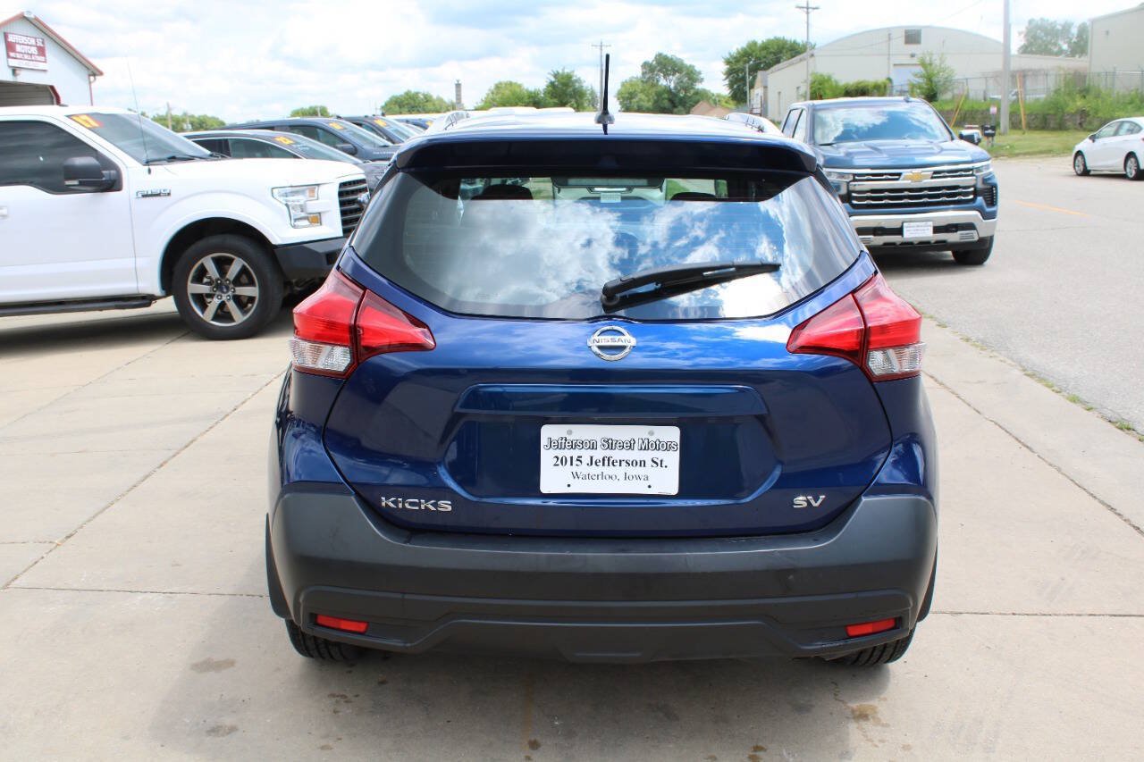 Used 2019 Nissan Kicks SV FWD image 4