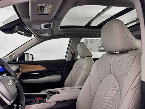 New 2026 Toyota Grand Highlander AWD image 32