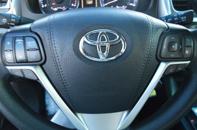 Used 2019 Toyota Highlander LE FWD image 11