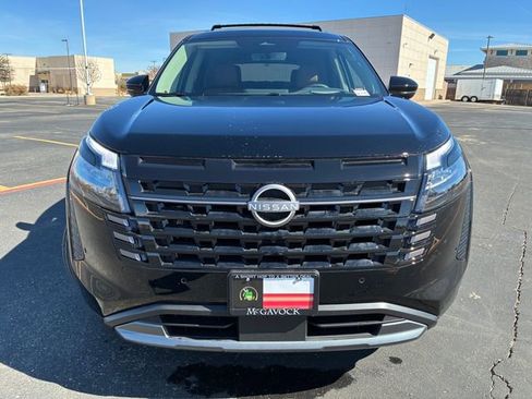 New 2026 Nissan Pathfinder Platinum image 9