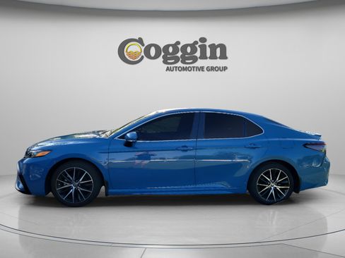 Used 2023 Toyota Camry SE FWD image 2