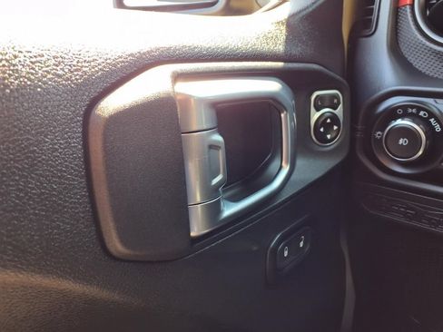 Used 2025 Jeep Wrangler Unlimited Rubicon AWD/4WD image 18