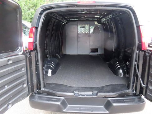 Used 2020 Chevrolet Express 3500 RWD image 23