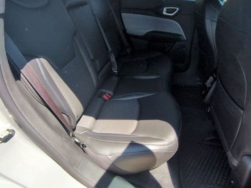 Used 2024 Jeep Compass Latitude w/ Convenience Group AWD/4WD image 24