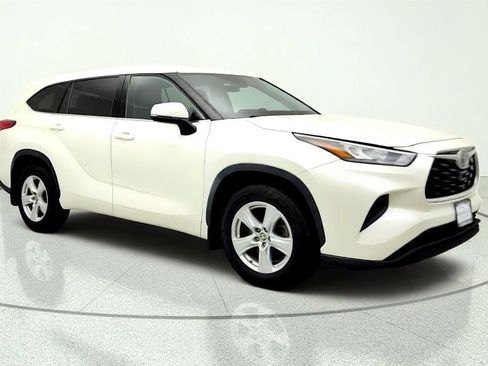Used 2020 Toyota Highlander L AWD/4WD image 3