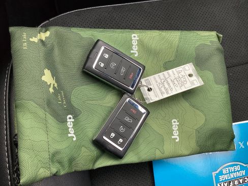 Used 2024 Jeep Grand Cherokee Altitude image 22