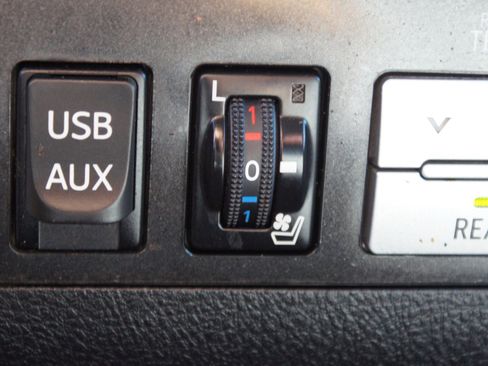 Used 2016 Toyota Sequoia Platinum image 9