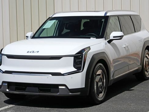 Used 2026 Kia EV9 Wind AWD/4WD image 57