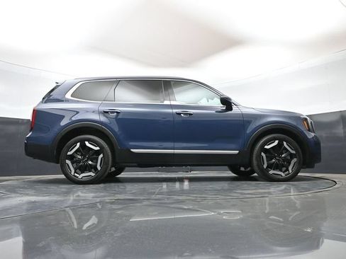 Used 2025 Kia Telluride S FWD image 46