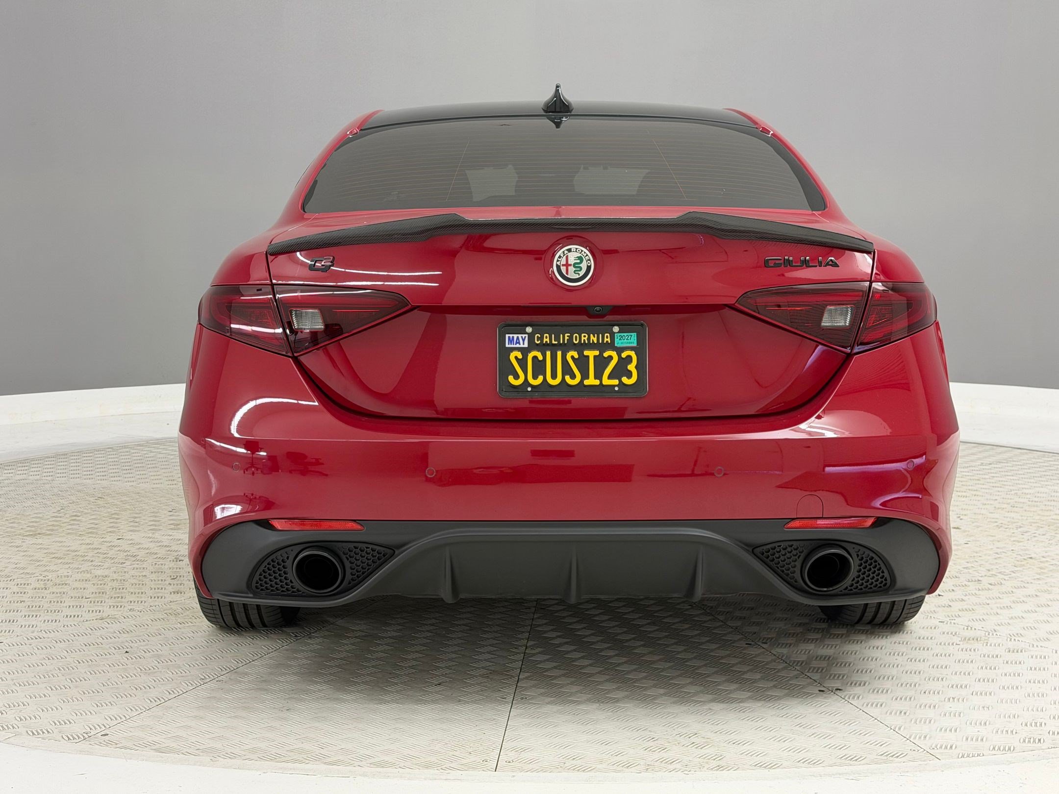Used 2023 Alfa Romeo Giulia Veloce RWD image 10
