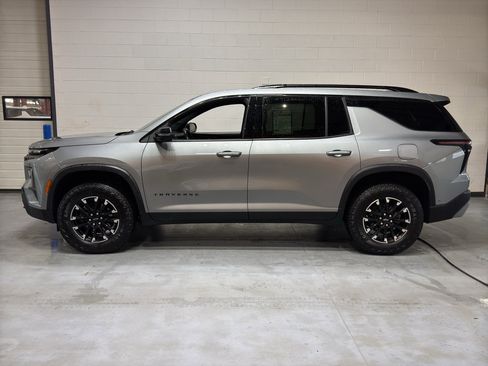 Used 2024 Chevrolet Traverse Z71 w/ Enhanced Driving Package AWD/4WD image 2