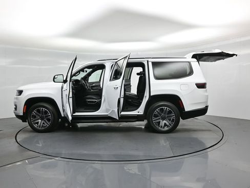 Used 2024 Jeep Wagoneer Series II w/ Flexible Seating Group image 41