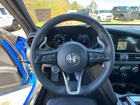 Used 2024 Alfa Romeo Giulia Veloce image 22