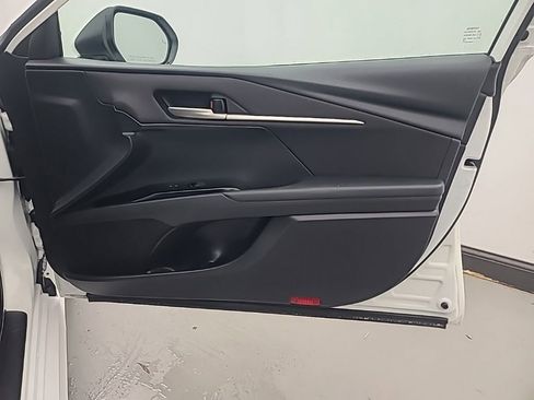 Used 2025 Toyota Camry SE image 14