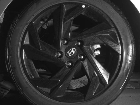 Used 2026 Hyundai Elantra Sport FWD image 17