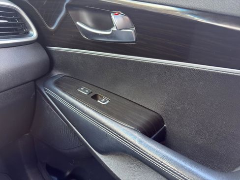 Used 2019 Kia Sorento AWD image 17