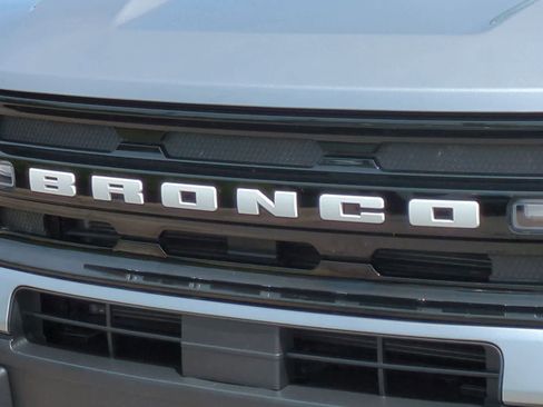 Used 2023 Ford Bronco Sport Outer Banks w/ Tech Package AWD/4WD image 12