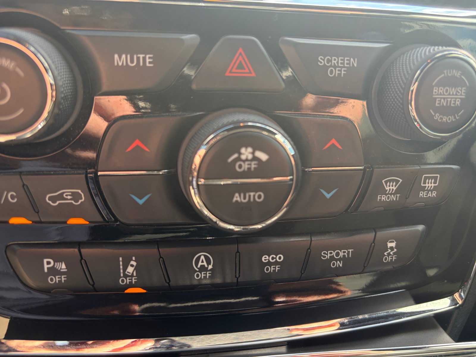 Used 2020 Jeep Grand Cherokee Altitude AWD/4WD image 22