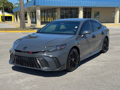 Used 2025 Toyota Camry SE FWD image 2