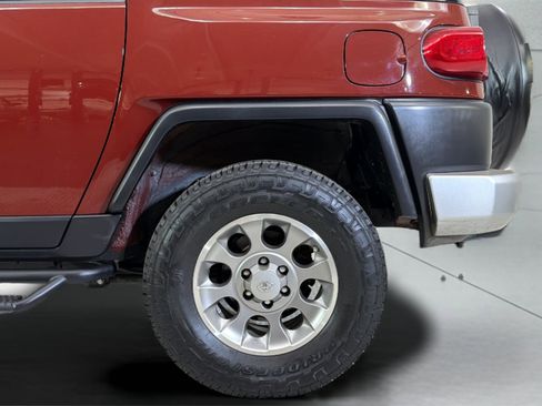 Used 2011 Toyota FJ Cruiser 2WD w/ Upgrade Pkg image 37
