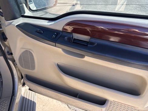 Used 2005 Ford Excursion Limited image 21