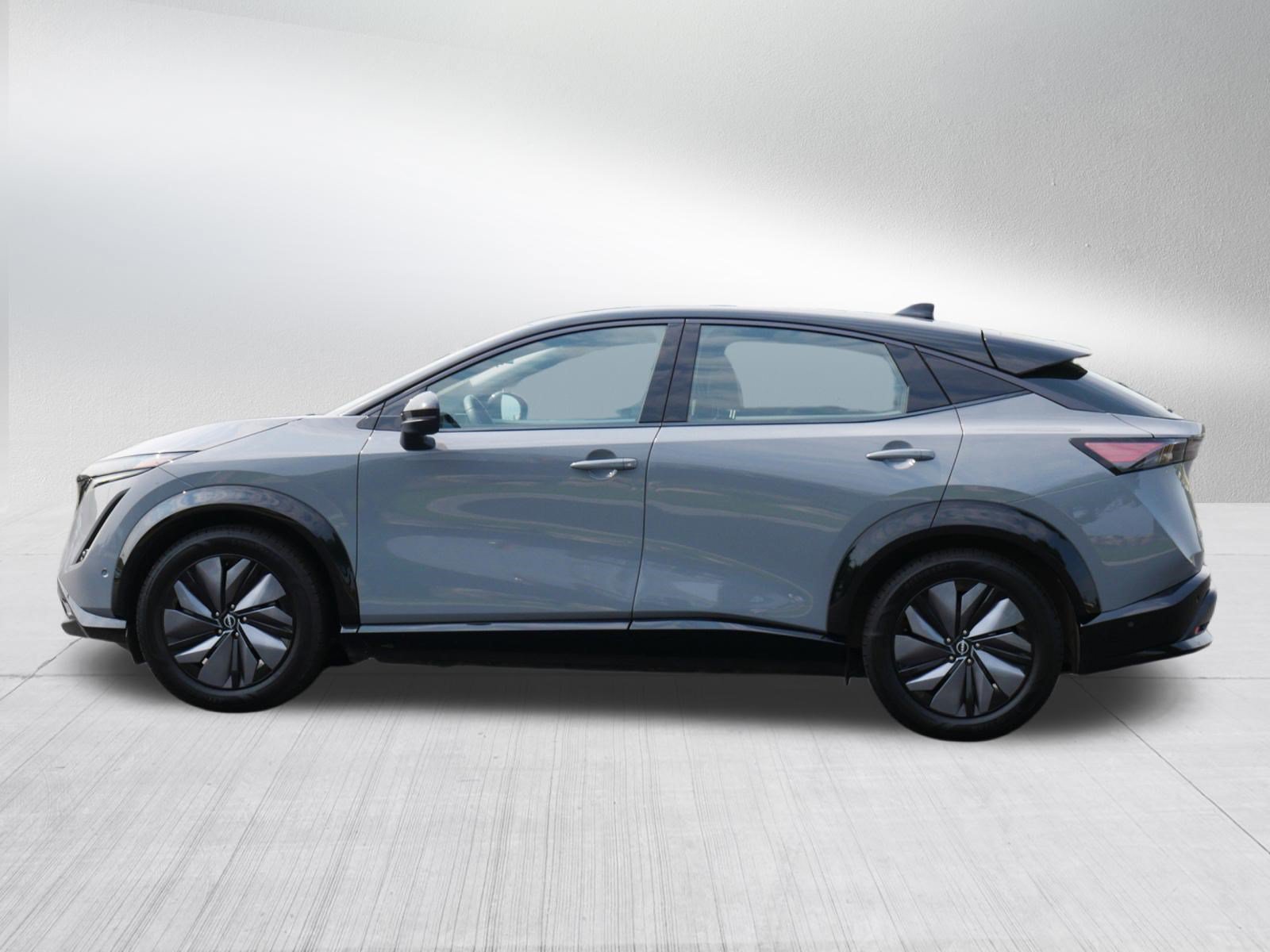 Used 2023 Nissan Ariya AWD/4WD image 3