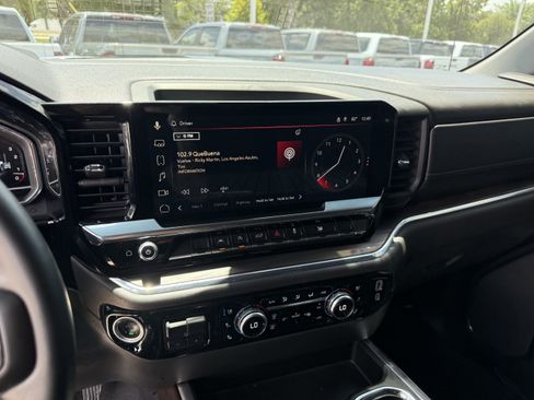 Used 2024 GMC Sierra 1500 SLT AWD/4WD image 19