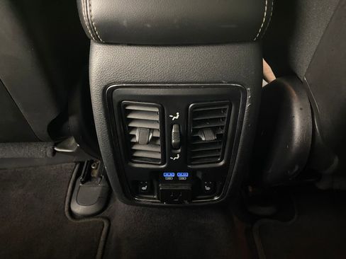 Used 2017 Jeep Grand Cherokee Limited image 29