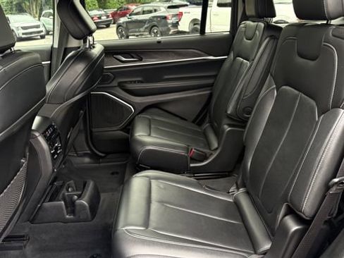 Used 2022 Jeep Grand Cherokee L Limited w/ Luxury Tech Group II AWD/4WD image 23