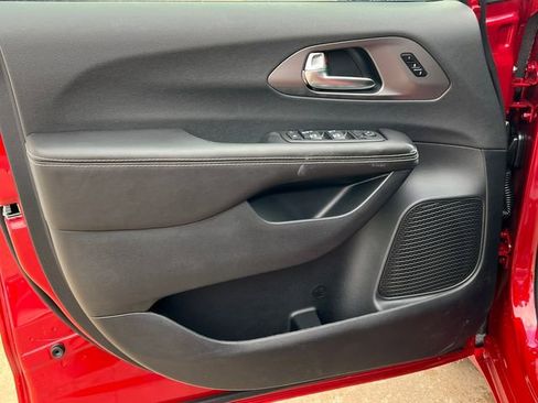 New 2026 Chrysler Pacifica Select w/ S Appearance Package image 16