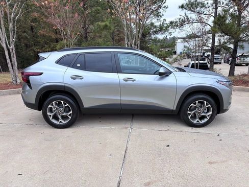 New 2026 Chevrolet Trax LT w/ Driver Confidence Package FWD image 5