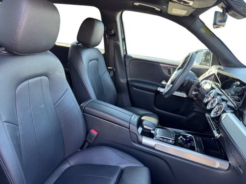 Used 2022 Mercedes-Benz GLB 250 w/ Premium Package Lite image 15