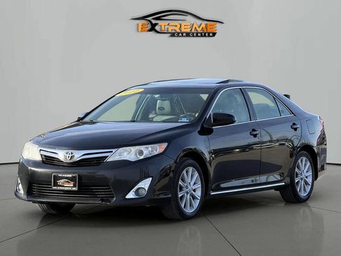 Used 2012 Toyota Camry XLE w/ Leather Pkg image 1
