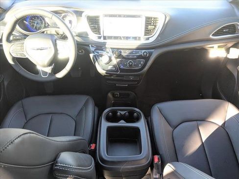 New 2026 Chrysler Pacifica Select image 14