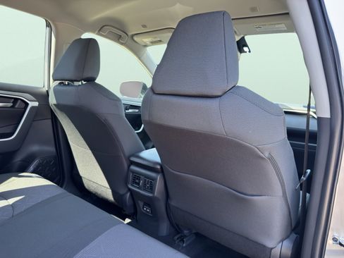 Used 2025 Toyota RAV4 XLE image 31