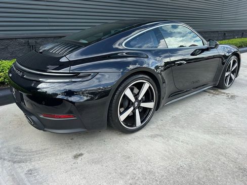 Certified 2025 Porsche 911 Carrera RWD image 9