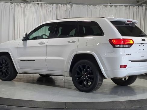 Used 2019 Jeep Grand Cherokee Altitude AWD/4WD image 8