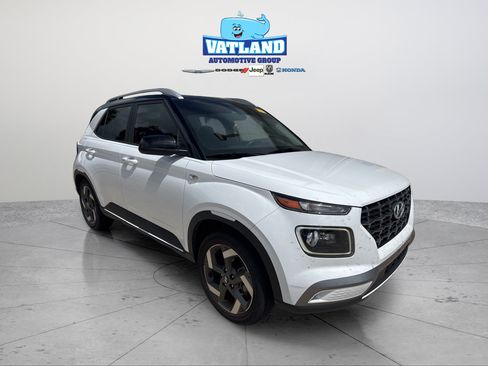 Used 2023 Hyundai Venue Limited FWD image 14