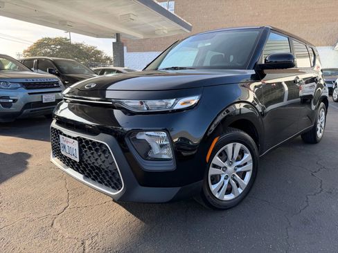 Used 2020 Kia Soul LX image 1