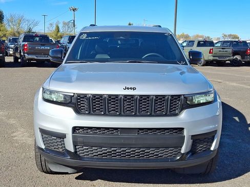 Used 2023 Jeep Grand Cherokee L Laredo AWD/4WD image 4