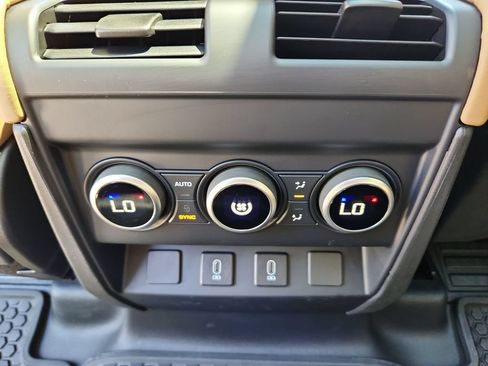 New 2026 Land Rover Defender 110 X-Dynamic SE AWD/4WD image 24