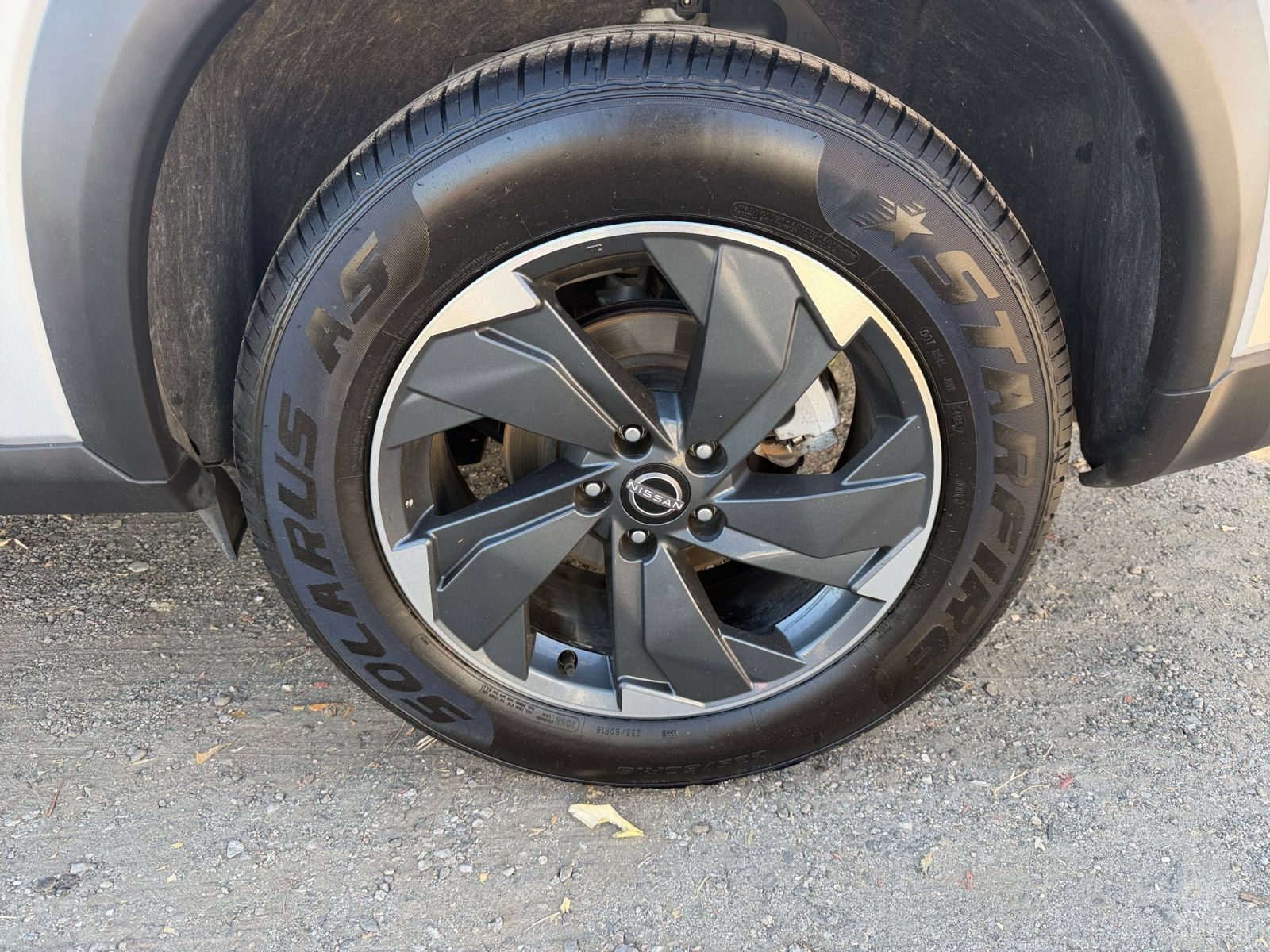 Used 2025 Nissan Rogue SV FWD image 31