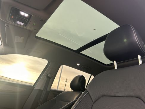 Certified 2025 Volkswagen Atlas SE w/ Panoramic Sunroof Package image 24