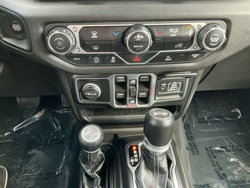 Used 2024 Jeep Wrangler Sport S image 21