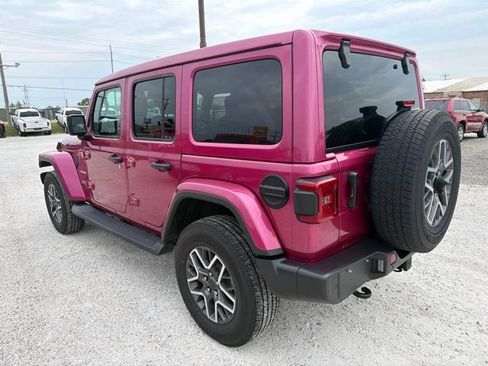 Used 2024 Jeep Wrangler Unlimited Sahara w/ Technology Group AWD/4WD image 6