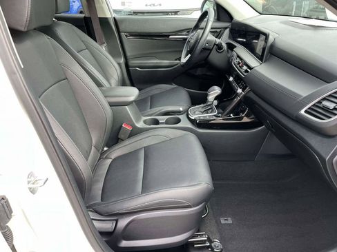 Used 2024 Kia Seltos EX FWD image 12