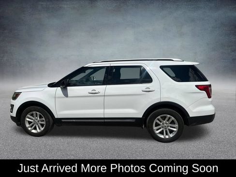 Used 2017 Ford Explorer XLT w/ Equipment Group 202A FWD image 2
