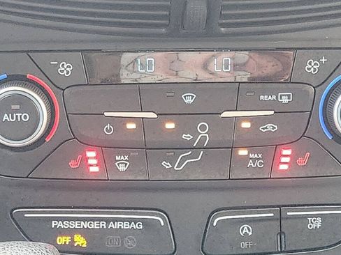 Used 2019 Ford Escape SE FWD image 14